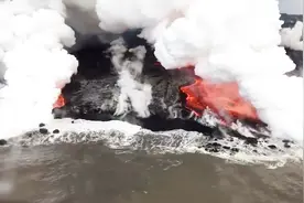 一半海水一般火焰！看夏威夷火山岩浆流入海中 场面壮观视频封面