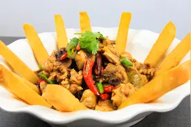 厨师长教你地道的河南老菜“老虎杠子鸡”，杠子蘸汤，味道特美视频封面