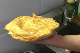 东北大厨教你摊鸡蛋的正宗做法，味道很赞，看的口水直流视频封面