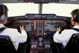 如果飞行员在驾驶途中想上厕所了怎么办？视频封面