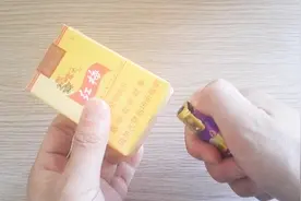 抽了20多年烟，才发现是这样拆烟盒的，这样递烟才显得尊重别人