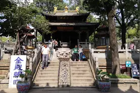 云南昆明的金殿风景区，里面有我国现存最大的纯铜铸殿！视频封面