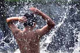 夏季高温如何保持舒爽？学会这几招，让你的夏天不再如此燥热视频封面