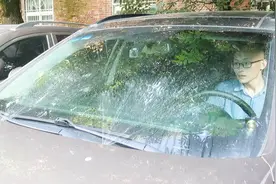 车子雨刮器坏了，汽修店开价好几百，老司机教你修理，几毛钱搞定视频封面