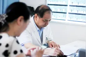 二胎妈妈断奶3年，莫名持续泌乳，体重还增长了50斤！