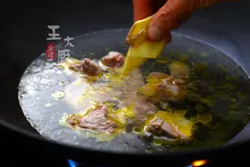 夏天上火，来一碗苦瓜排骨汤，清热解暑的秘制良方，美味一夏天图片