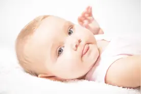 电影中的婴儿演员都是从哪里找来的呢？看完后总算知道了！视频封面