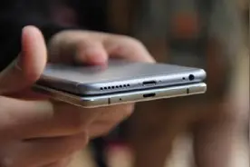 为什么现在的手机都不薄，反而一天比一天厚了？原因真气人