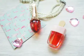 架子姐姐教你自制唇蜜，滋润安全无毒，还能给芭比娃娃化妆