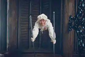 小男孩割包皮哭得厉害，小徒弟花样逗男孩开心视频封面