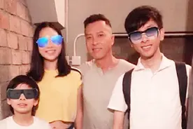 父亲节当天，甄子丹和前妻生下的儿子甄文焯罕见现身视频封面