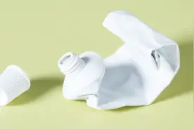 不用再去美甲店做美甲了，只要一支牙膏，自己在家也能做美甲视频封面