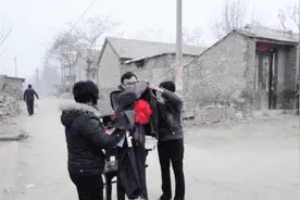 最近这句话火了，“舅舅大似天，外甥坐上边”！你知道啥意思吗？视频封面