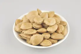 放屁臭是因为饮食混乱，多吃十大食物增加肠道有益菌放屁就不臭了