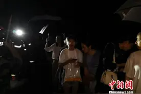 福州马尾暴雨夜24人受困驾校 消防员紧急救援图片