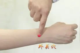 手臂上这一穴位可缓解头痛肩背痛，尤其治疗暂时性听力下降效果好视频封面