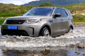 豪华不输保时捷 越野接近大G 试驾路虎第五代发现 主持人有点玩嗨视频封面