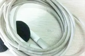 白色数据线发黄怎么办？教你如何清洗数据线，1分钟恢复洁白