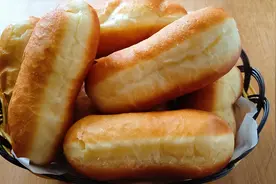 不用烤箱，不用一滴水，3个鸡蛋，一碗面，在家做面包，简单好吃视频封面