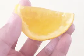 在家自制果冻的方法，只需2包QQ糖，这手感玩的根本停不下来