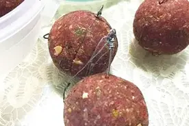 教你用豆渣做鱼饵，方法简单效果好，你也快试试！视频封面