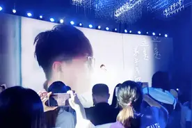 毛不易现场唱《平凡的一天》，又能单曲循环一天了视频封面
