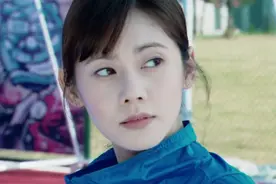 帅气男生看见美女在打球，上前挑事，男生开始投球美女眼神变了视频封面