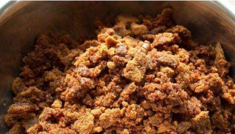 老农突发奇想，把红糖和尿素喷洒给农作物，效果会如何呢？