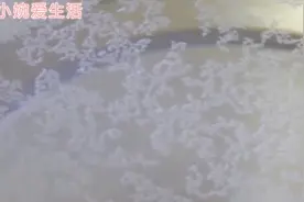 水烧开后表面漂浮的白色物质是什么？能不能喝？看完不会再做错了视频封面