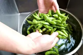 盐水毛豆翠绿又入味的秘诀，第一步很关键，爱吃毛豆的一定要收藏视频封面