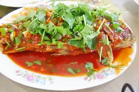 厨师长教你做最好吃的浇汁鱼，不腥不腻，酥脆可口，这两步是关键