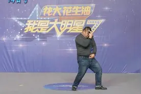 萌哒哒的胖大叔印度歌、闽南歌手到擒来，即兴跳舞也是魔性到不行视频封面