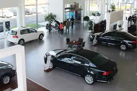 明明穷成狗，为什么非得贷款买车？网友的回答句句扎心！视频封面