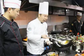 蒸米饭夹生了怎么办？大厨教你的5个应急方法，条条管用！视频封面