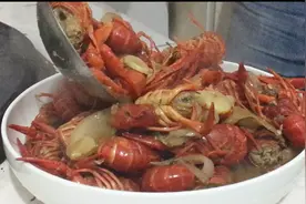手把手教你做麻辣小龙虾，麻辣鲜香，啤酒增香去腥，做法简单易学视频封面