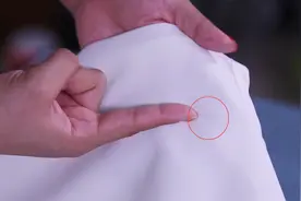 白衣服沾油渍千万别漂白，教你1招不水洗也能清干净，太实用了！