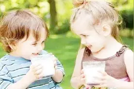 过量补钙有可能毁了孩子一生，不同年龄段的孩子该怎样补钙？视频封面