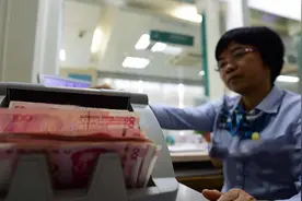 央行：7月5日起定向降准0.5个百分点 释放约7000亿资金视频封面