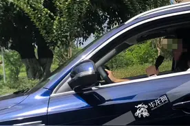 新车自带K歌功能 司机嗨唱引发事故被罚图片