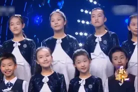 天使童声合唱团演唱《让我们荡起双桨》，满满的都是回忆和感动视频封面