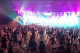 酷炫“广场舞”搬室内 深圳这地方五千人不间断开健身狂欢趴视频封面