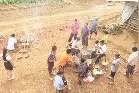 广西农村新房进火，这场面非常热闹视频封面