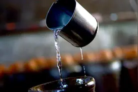 为什么你喝的白酒会辣？这都没搞懂，千万别去喝白酒图片