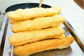 一斤面粉，两个鸡蛋，教你做出好吃的早餐油条，大人小孩都爱吃