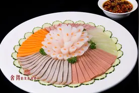 教你一道冷菜拼盘荤素搭配，好吃又好看，在家宴客特有面子