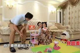 严厉父亲要求多，每时每刻都在教育女儿，就连动画片都不让看