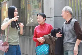 当日本姑娘在南京街头求助，路人们的反应太让人惊讶了视频封面