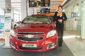 客户购买车价十万，4S店开发票八万，少开了两万谁会受益？视频封面