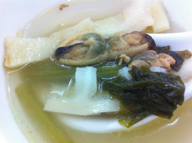 「药食同源」夏日炎炎，靓汤不厌，一道回甘的苦笋猪骨汤送给您！