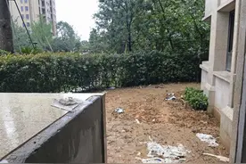 温州一小区公共绿地成私家花园 律师：涉嫌违法图片